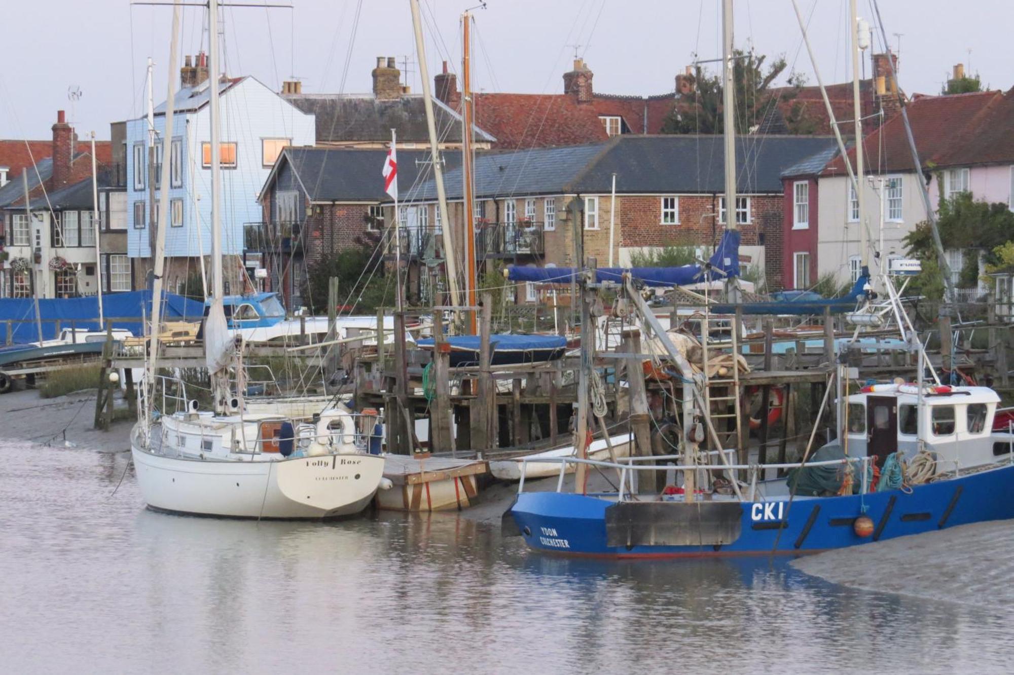Holiday home Queens Cottage, Stylish, Plush, Cosy, Convenient & Quirky, 2x Double Bed Period Patio - 9 Min Walk Train, 4 Min Walk High Street Pubs, Restaurants, Shops Wivenhoe