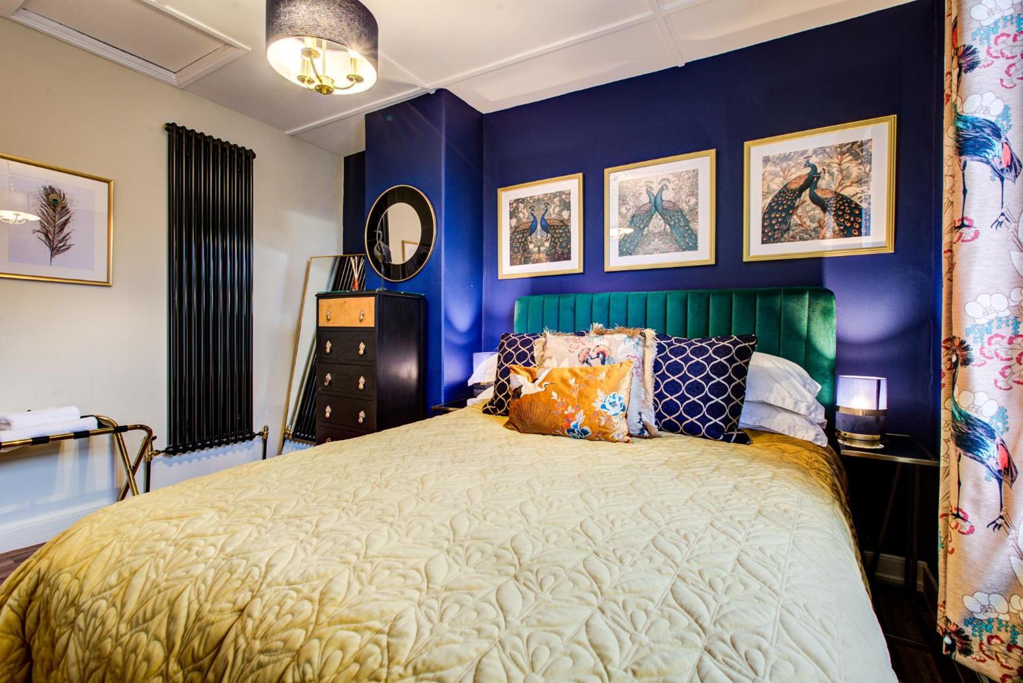 Queens Cottage, Stylish, Plush, Cosy, Convenient & Quirky, 2x Double Bed Period Patio - 9 Min Walk Train, 4 Min Walk High Street Pubs, Restaurants, Shops * Wivenhoe